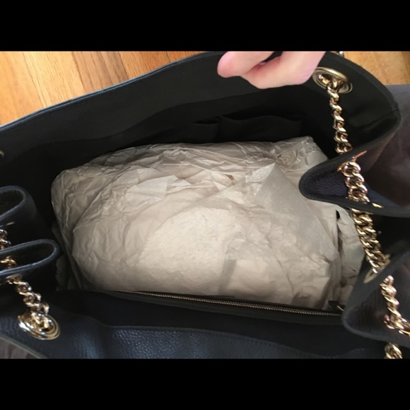 ❗️SOLD ❗️Authentic Gucci Emily Shoulder Bag - Picture 4 of 7